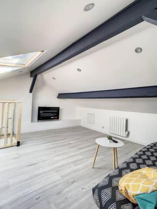 Atypique T1 Duplex - Wifi .Parking .Proche .Gare Apartment Saint-Quentin  Ngoại thất bức ảnh