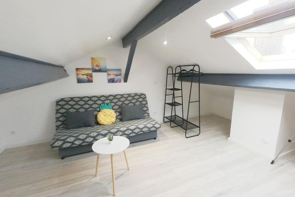 Atypique T1 Duplex - Wifi .Parking .Proche .Gare Apartment Saint-Quentin  Ngoại thất bức ảnh