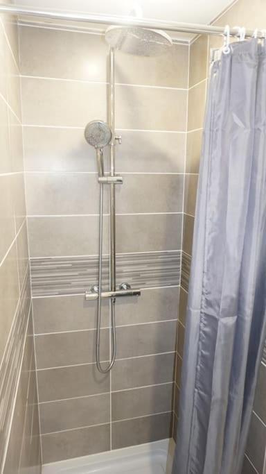 Atypique T1 Duplex - Wifi .Parking .Proche .Gare Apartment Saint-Quentin  Ngoại thất bức ảnh