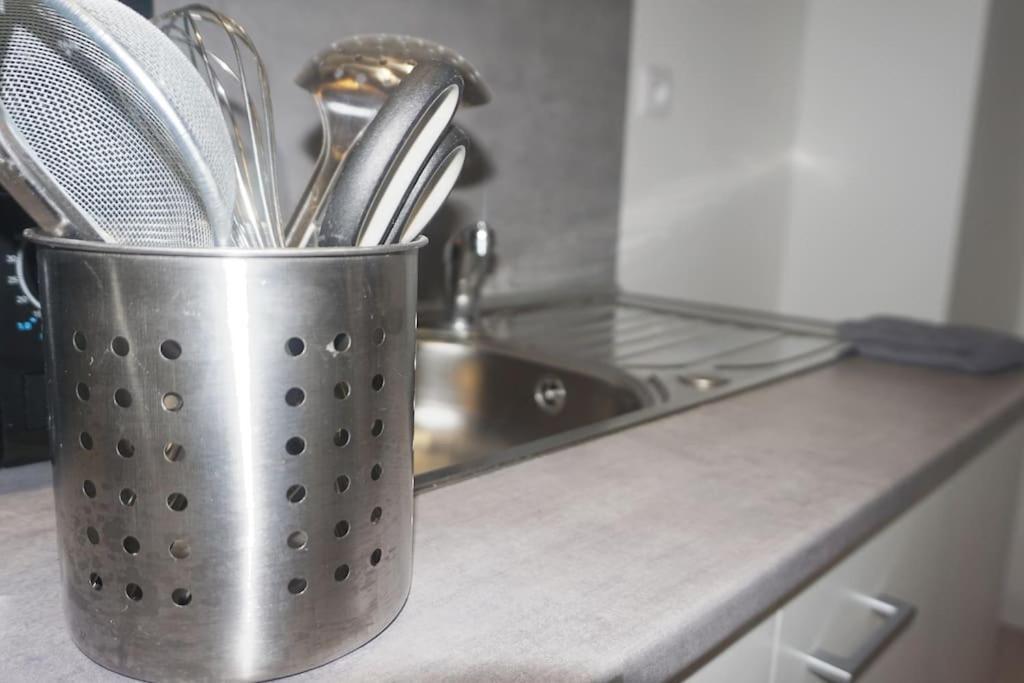 Atypique T1 Duplex - Wifi .Parking .Proche .Gare Apartment Saint-Quentin  Ngoại thất bức ảnh
